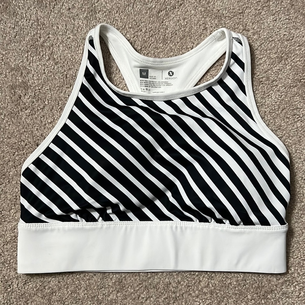 High neck sports bra